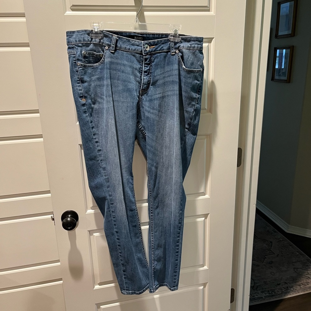 a.n.a. Jeans